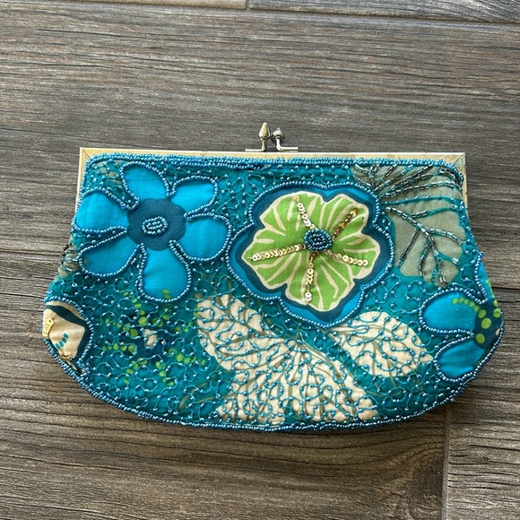 Beaded and sequins embossed clutch purse - Picture 3 of 8
